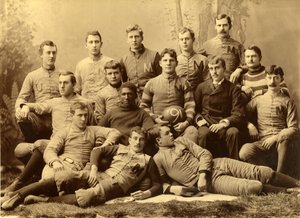 Gruppeportrett av Michigan Wolverines fotballag. 1890